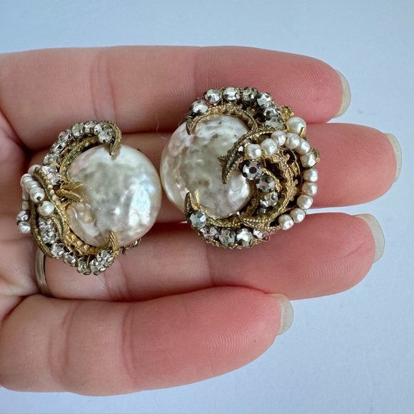 Miriam Haskell Clip Earrings Baroque Pearl Celestial Gold Tone 50s Rhinestone - Picture 12 of 12